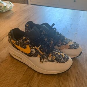 Nike Air Max Women’s sneakers size 7- used
